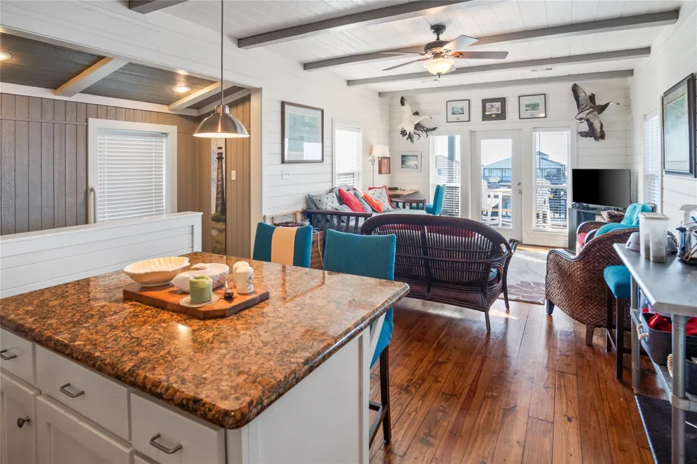 2205 Nelson Avenue Port Bolivar, TX 77650