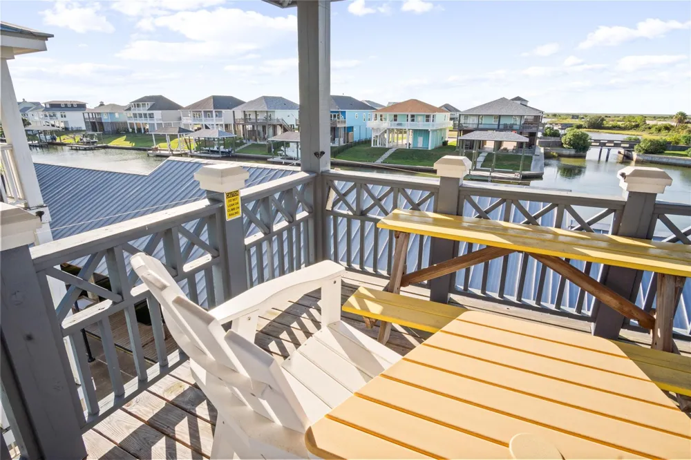 2205 Nelson Avenue Port Bolivar, TX 77650