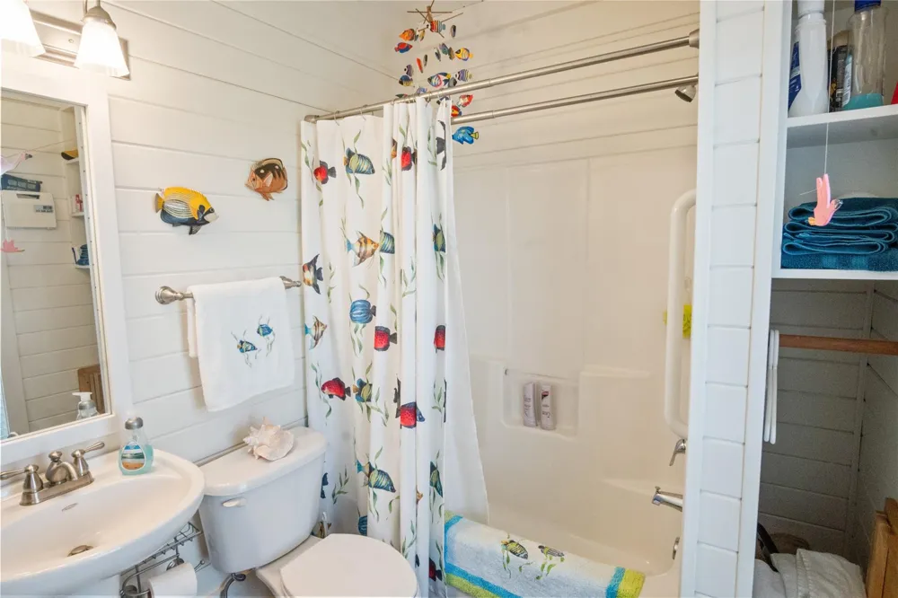 2205 Nelson Avenue Port Bolivar, TX 77650