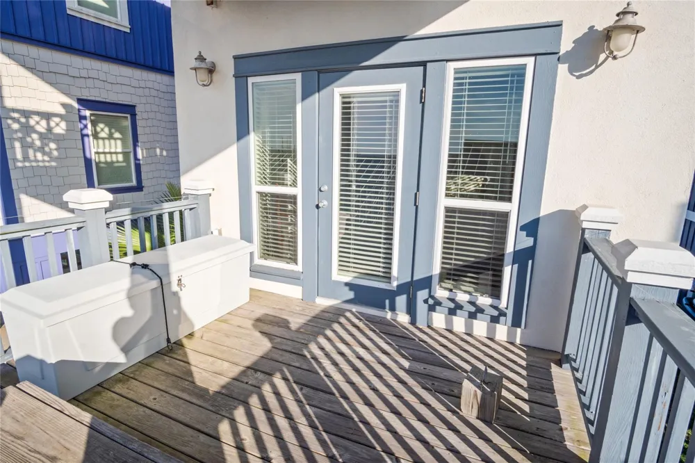 2205 Nelson Avenue Port Bolivar, TX 77650