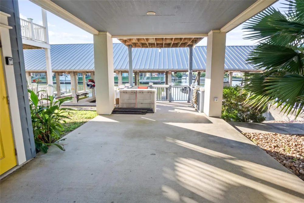 2205 Nelson Avenue Port Bolivar, TX 77650