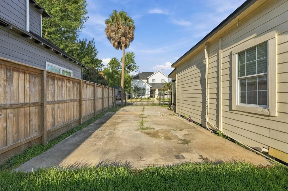1110 Cordell Street Houston, TX 77009