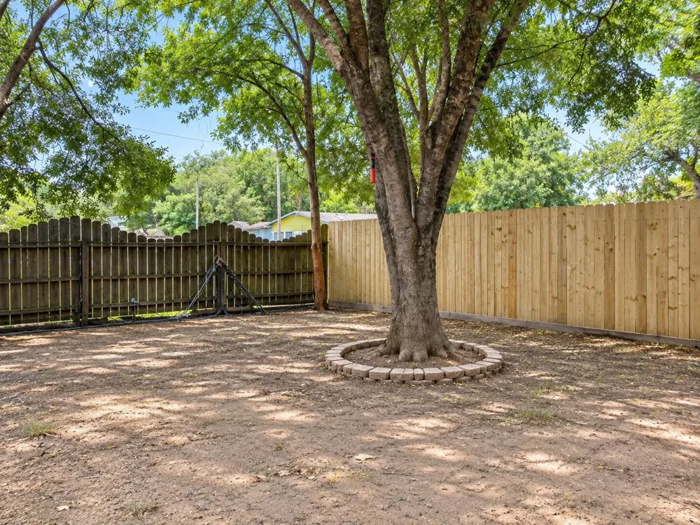 7403 Backstrom Street Hitchcock, TX 77563