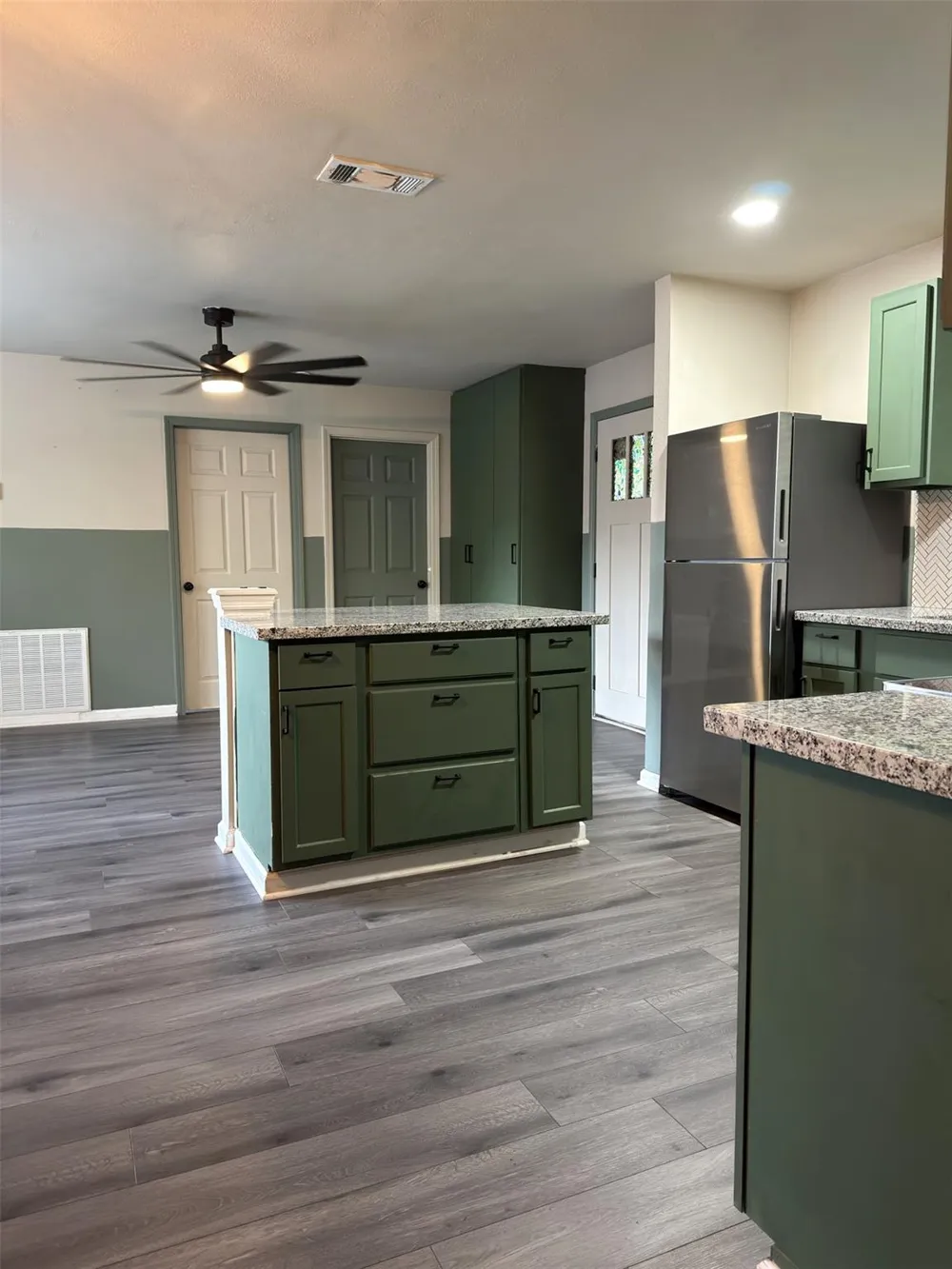 7403 Backstrom Street Hitchcock, TX 77563