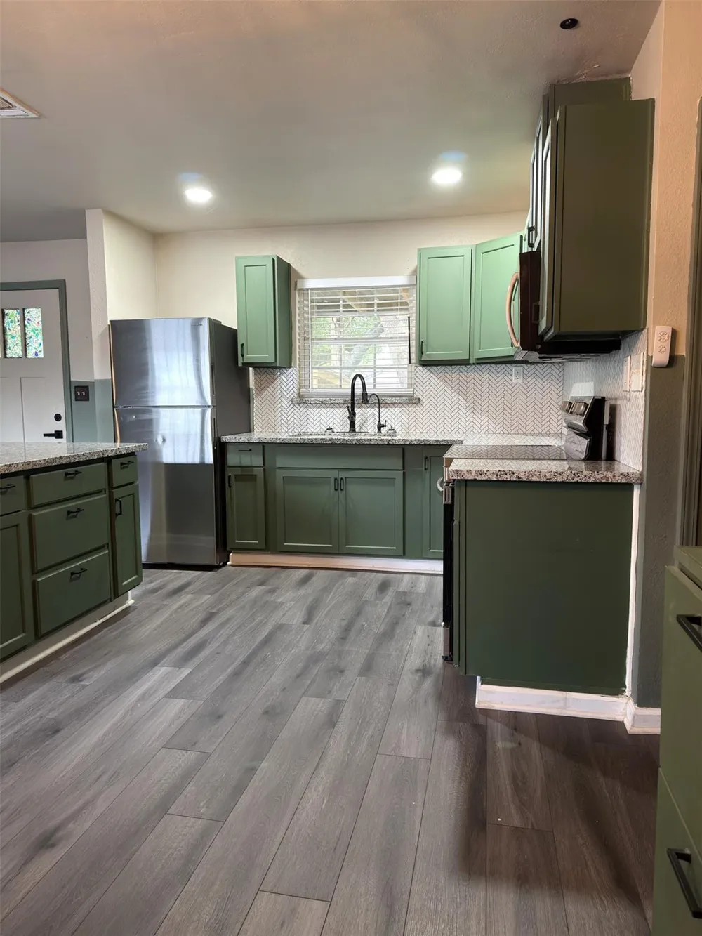 7403 Backstrom Street Hitchcock, TX 77563
