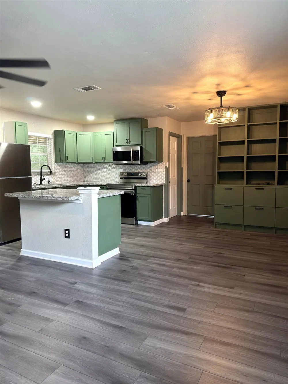 7403 Backstrom Street Hitchcock, TX 77563