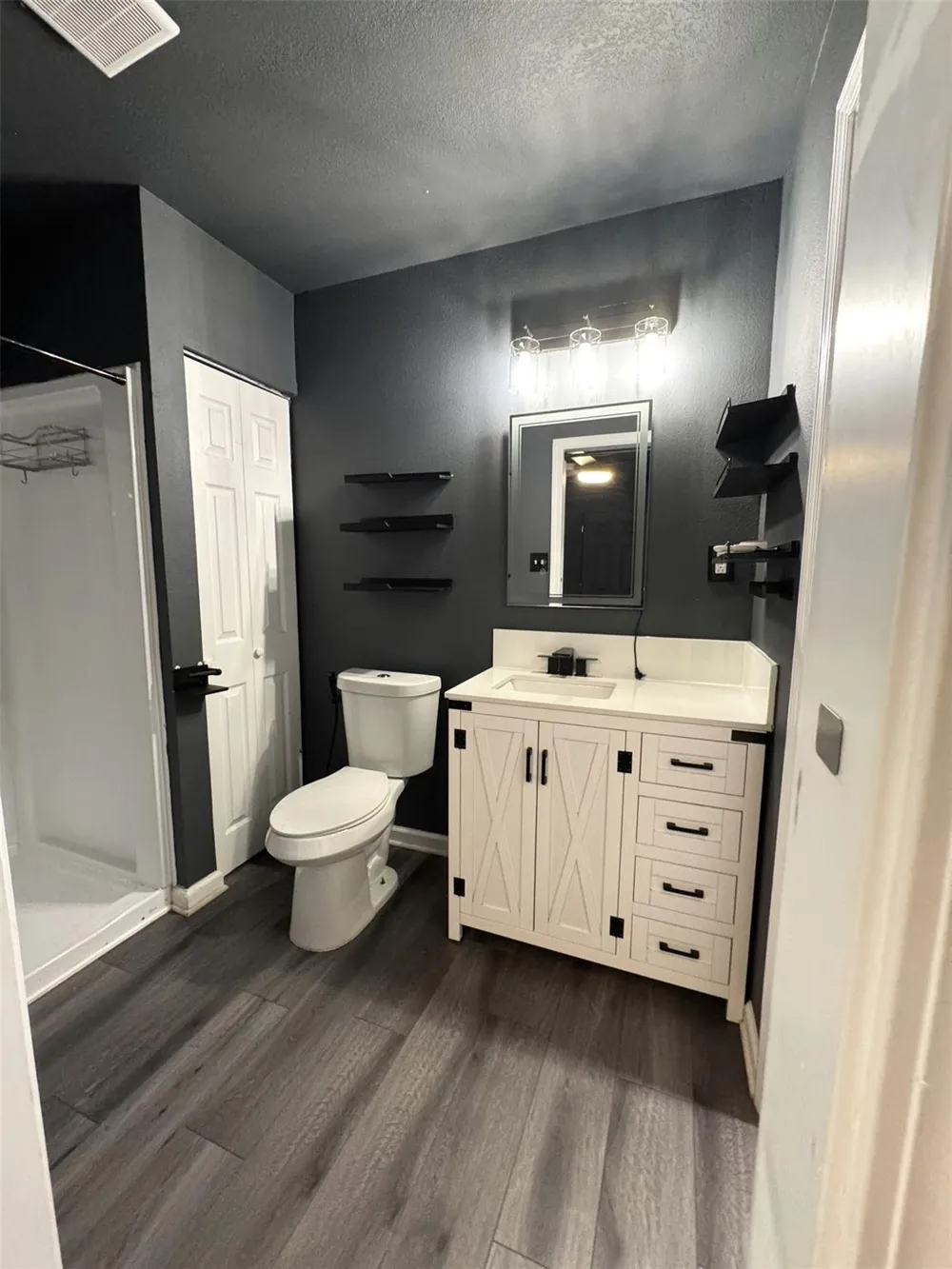 7403 Backstrom Street Hitchcock, TX 77563