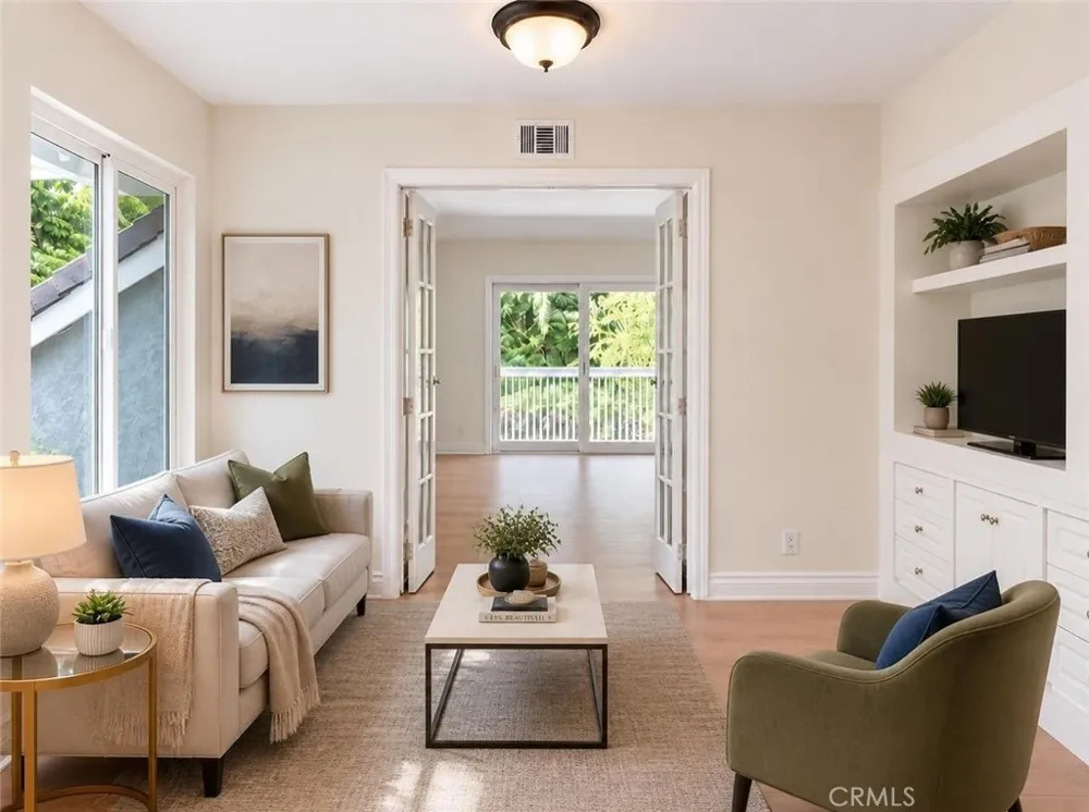 9881 Foxrun Drive North Tustin, CA 92705
