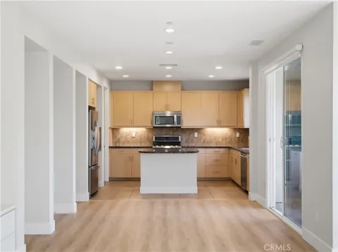 1 Vantis Drive