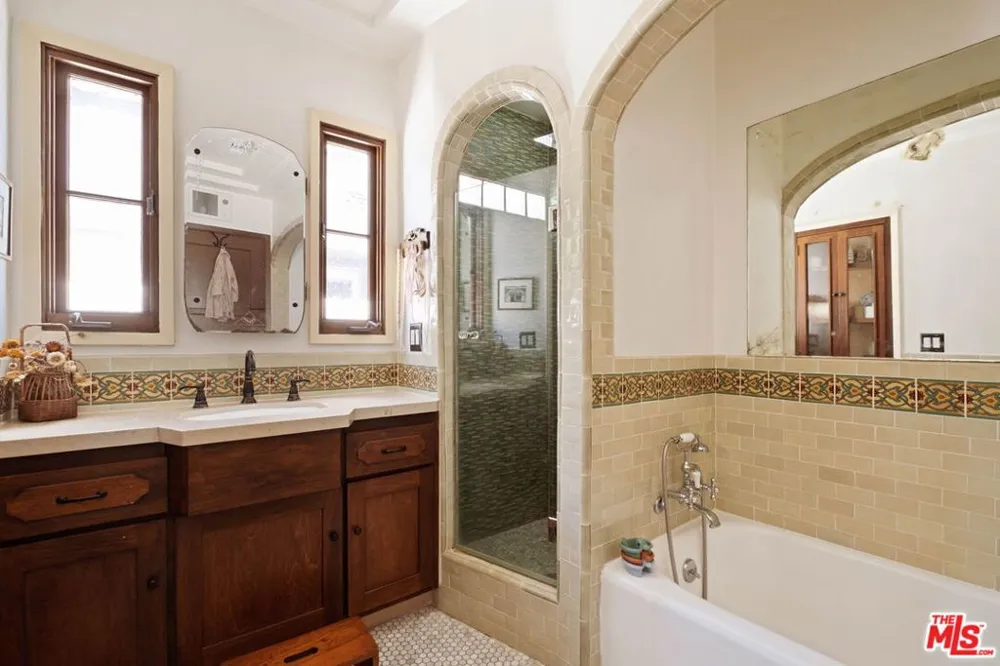1781 S Garth Avenue Los Angeles, CA 90035