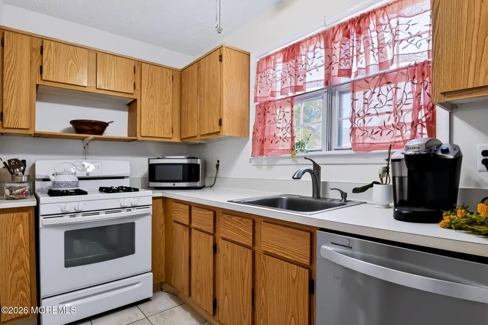 34 Morden Close Freehold, NJ 07728