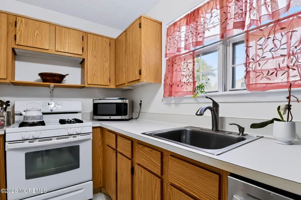 34 Morden Close Freehold, NJ 07728