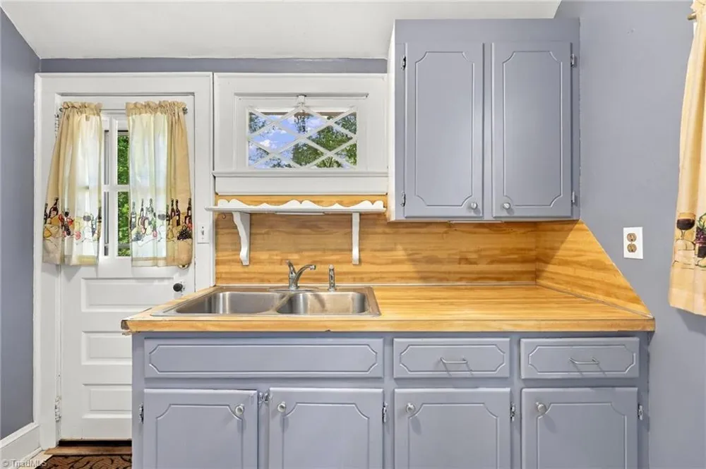 351 Lindley Avenue Asheboro, NC 27203
