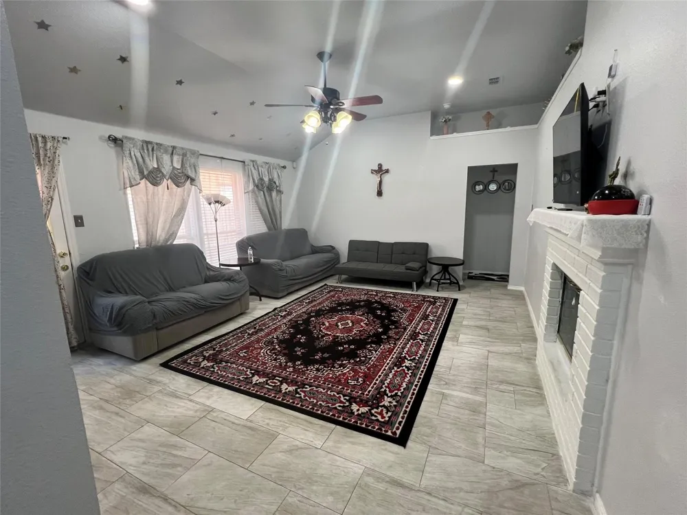 2332 Rushing Springs Fort Worth, TX 76118