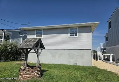 222 Bay Drive