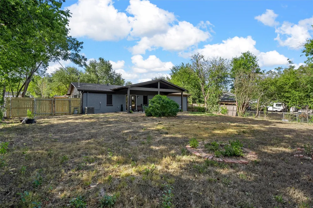 121 E Dawn Drive Robinson, TX 76706