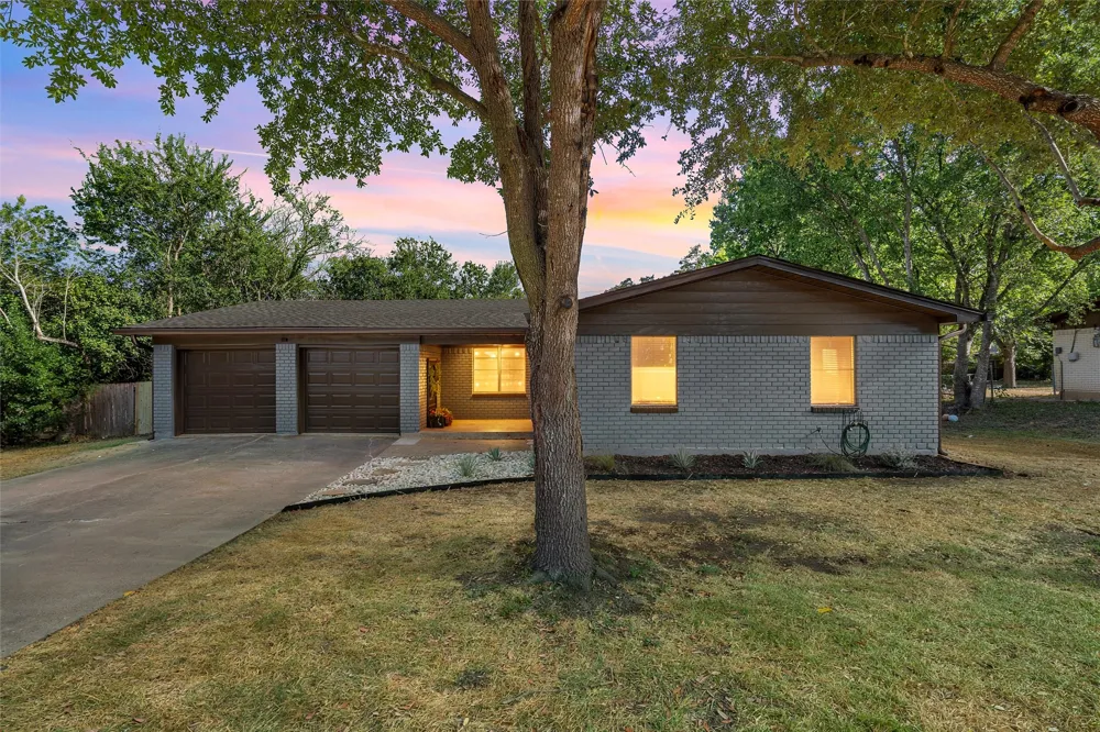 121 E Dawn Drive Robinson, TX 76706