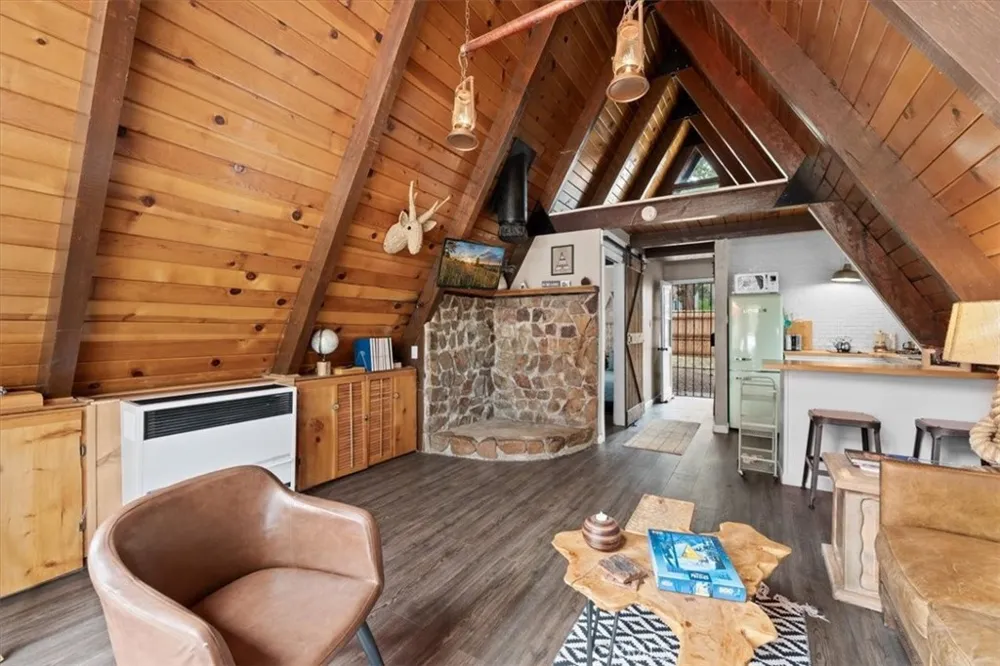 108 Pine Sugarloaf, CA 92386