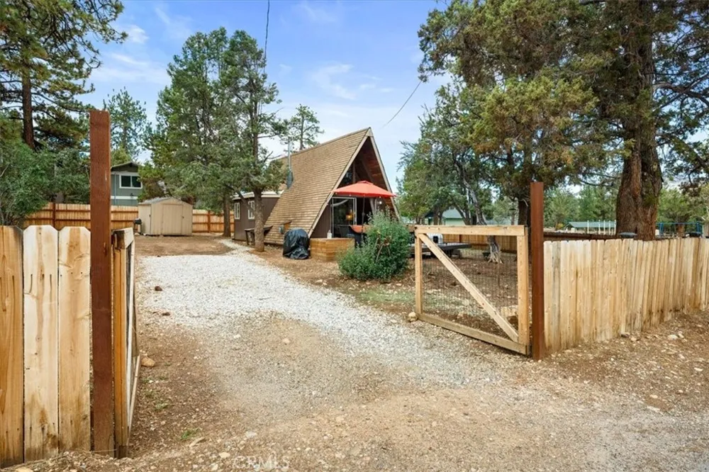 108 Pine Sugarloaf, CA 92386
