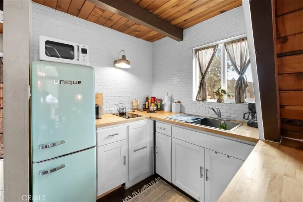 108 Pine Sugarloaf, CA 92386