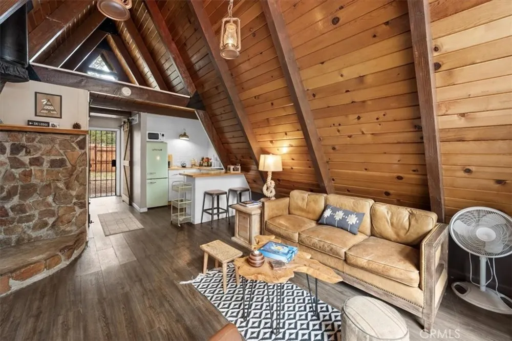 108 Pine Sugarloaf, CA 92386