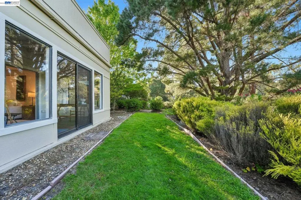 2749 Pine Knoll Drive ##2 Walnut Creek, CA 94595