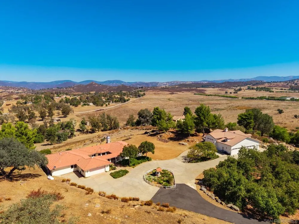 25090 Oakana Ramona, CA 92065