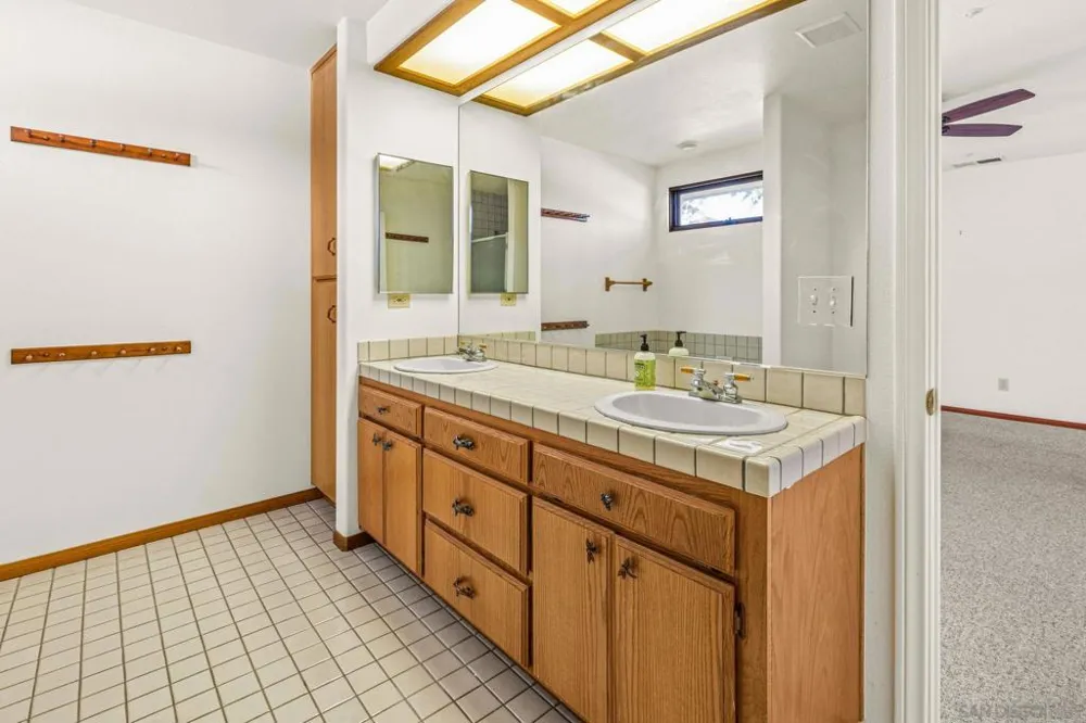 25090 Oakana Ramona, CA 92065