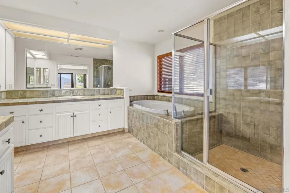 25090 Oakana Ramona, CA 92065