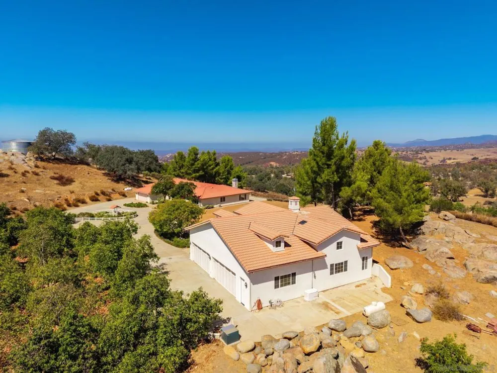 25090 Oakana Ramona, CA 92065
