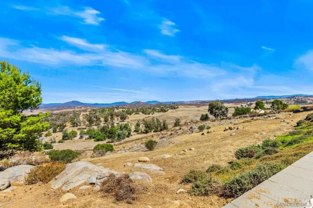 25090 Oakana Ramona, CA 92065