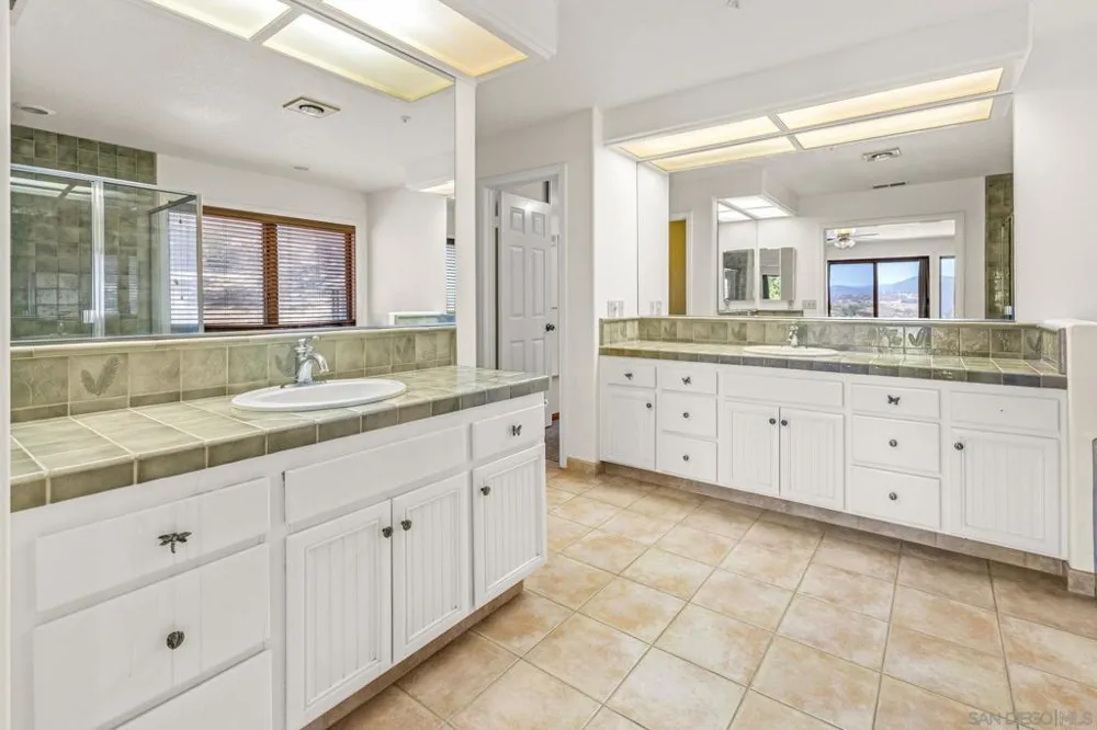 25090 Oakana Ramona, CA 92065