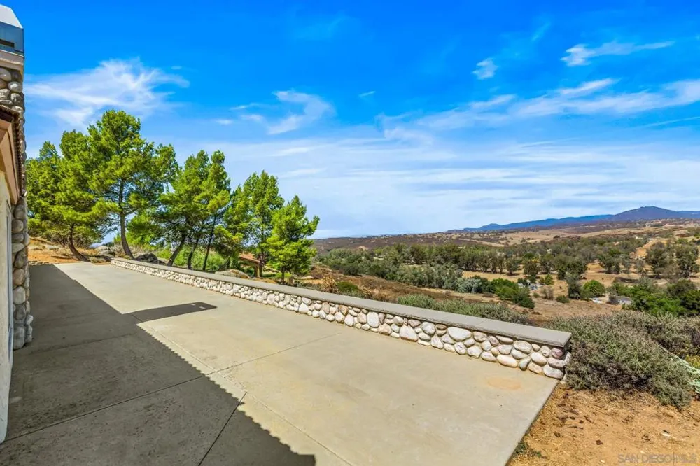 25090 Oakana Ramona, CA 92065