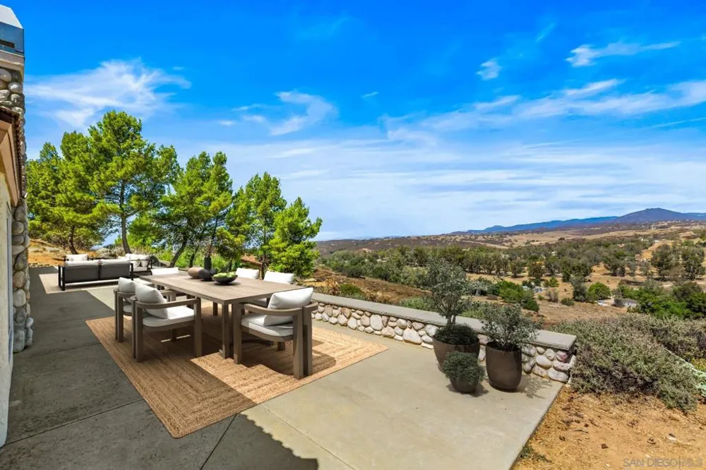 25090 Oakana Ramona, CA 92065