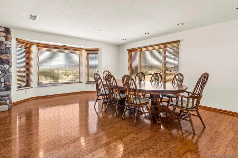 25090 Oakana Ramona, CA 92065