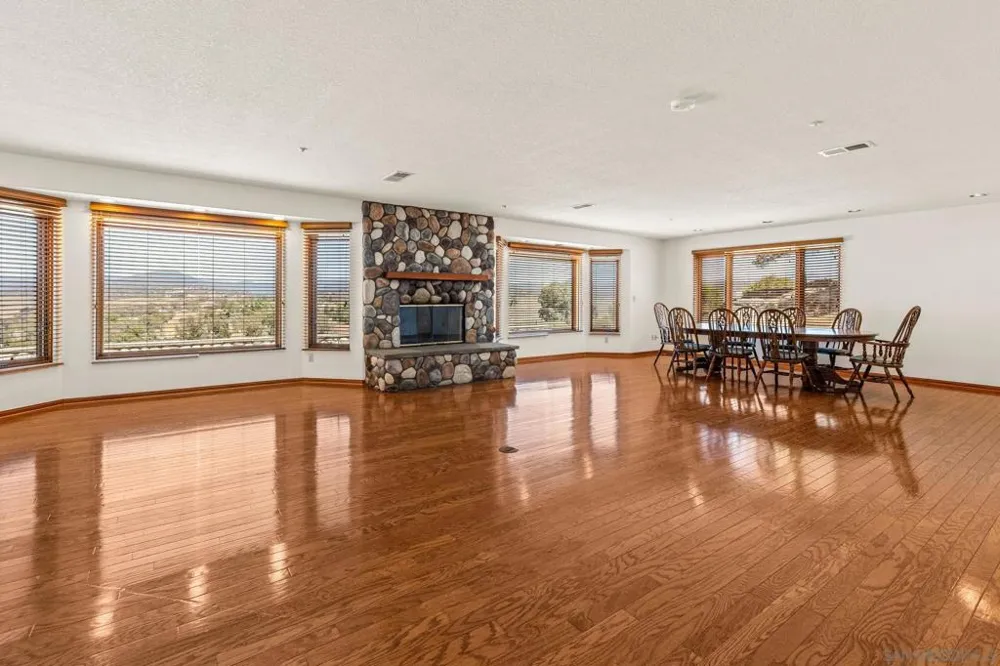 25090 Oakana Ramona, CA 92065