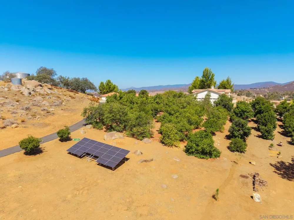 25090 Oakana Ramona, CA 92065