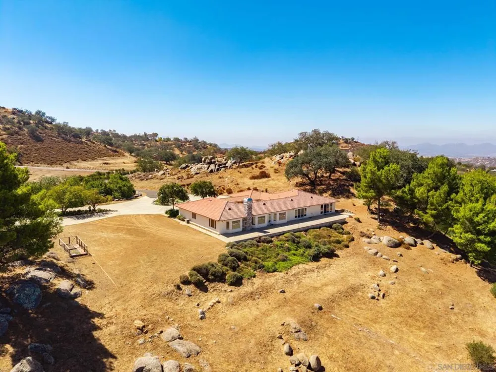 25090 Oakana Ramona, CA 92065