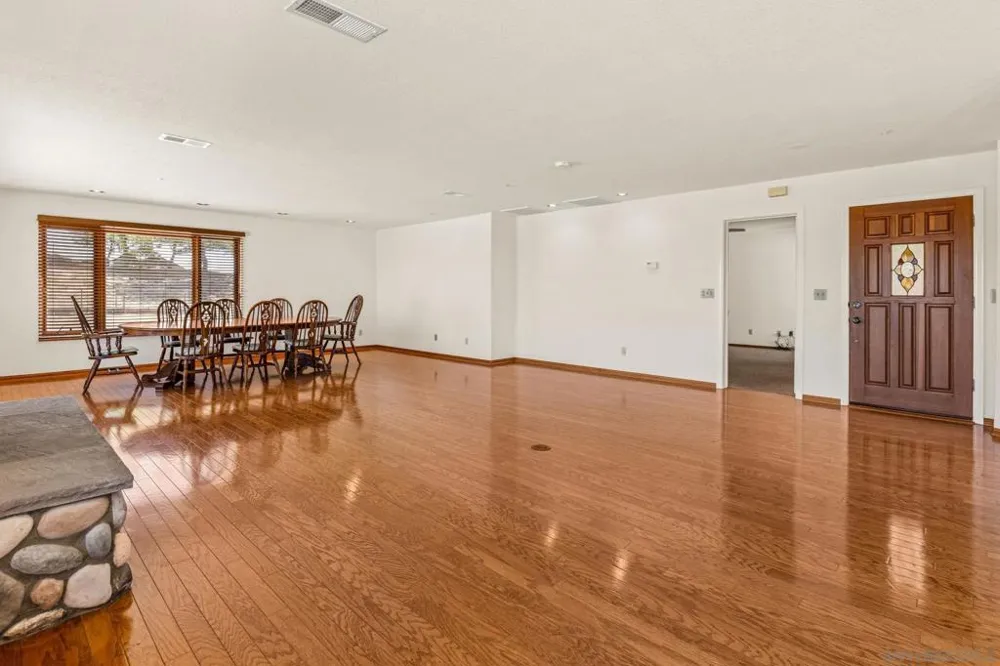 25090 Oakana Ramona, CA 92065