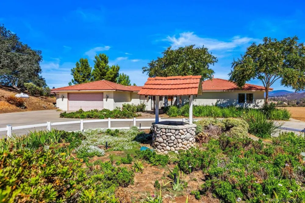 25090 Oakana Ramona, CA 92065