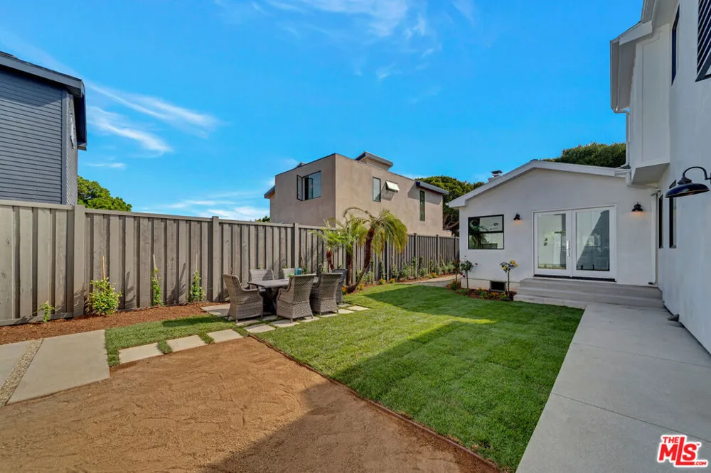 2415 Cloverfield Boulevard #A Santa Monica, CA 90405