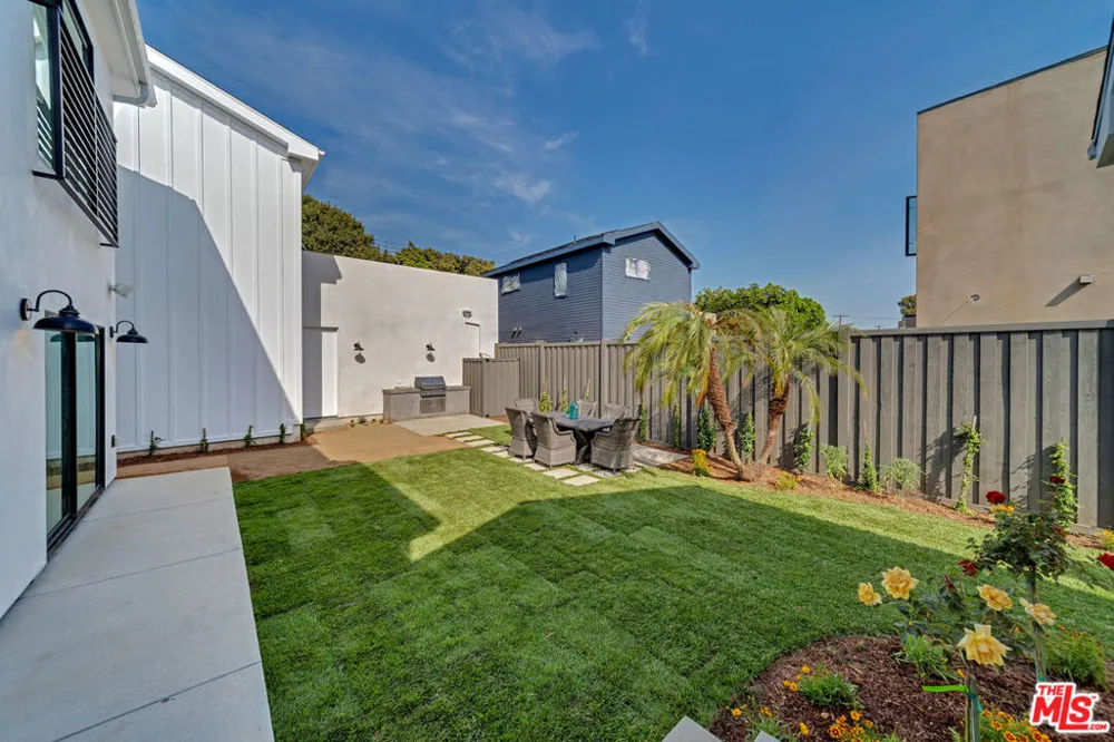 2415 Cloverfield Boulevard #A Santa Monica, CA 90405