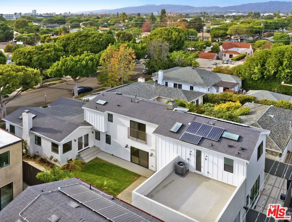 2415 Cloverfield Boulevard #A Santa Monica, CA 90405