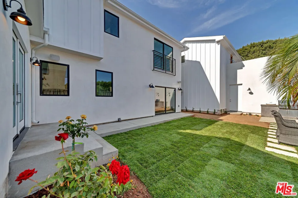2415 Cloverfield Boulevard #A Santa Monica, CA 90405