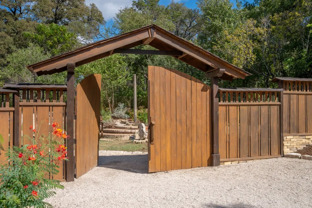 2300 Rae Dell Avenue Austin, TX 78704
