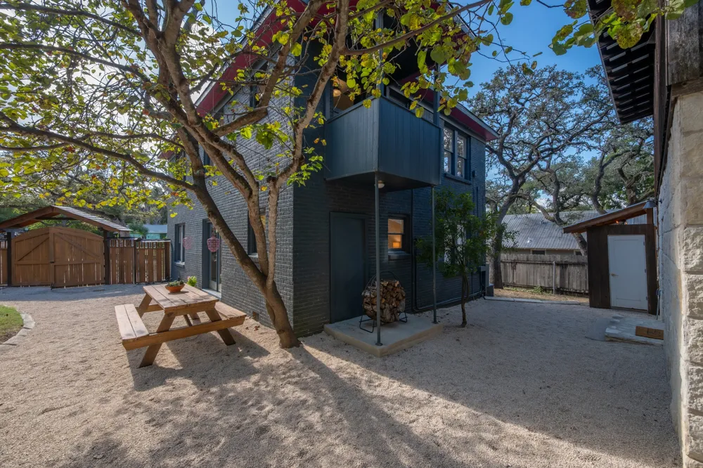 2300 Rae Dell Avenue Austin, TX 78704