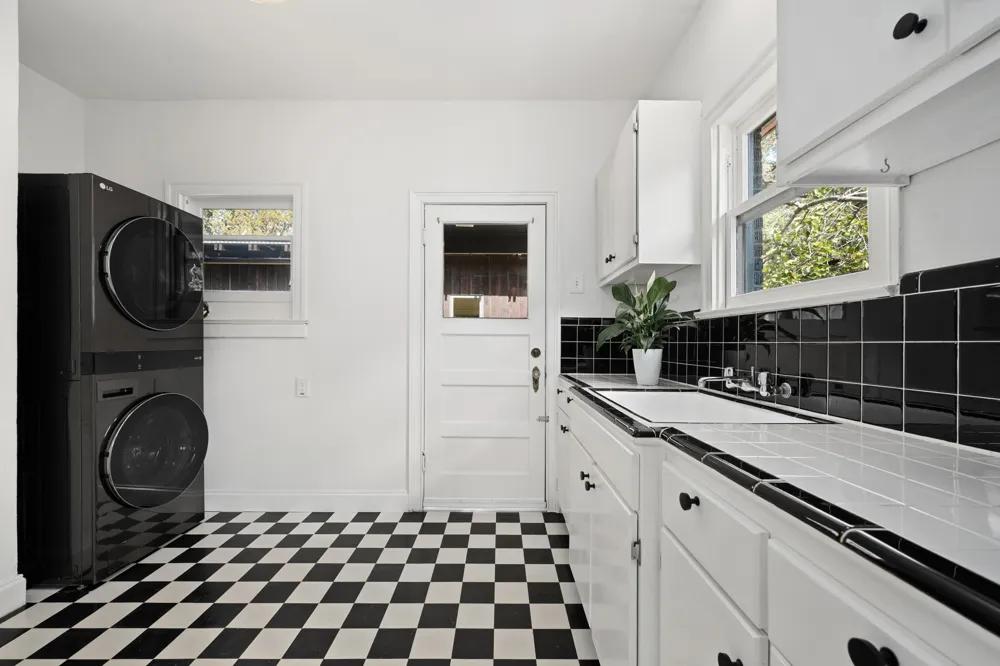 2300 Rae Dell Avenue Austin, TX 78704