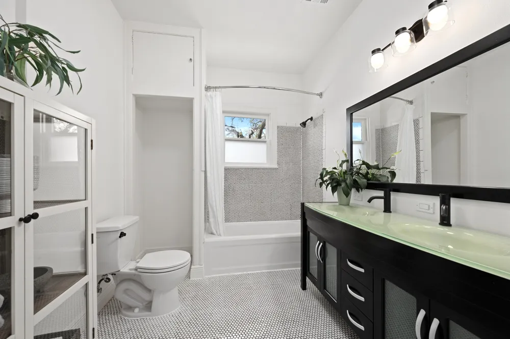 2300 Rae Dell Avenue Austin, TX 78704