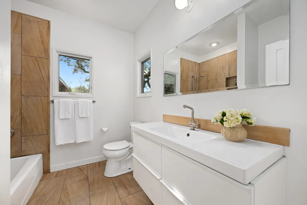 2300 Rae Dell Avenue Austin, TX 78704