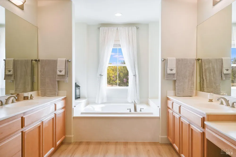 415 Decanter Circle Windsor, CA 95492